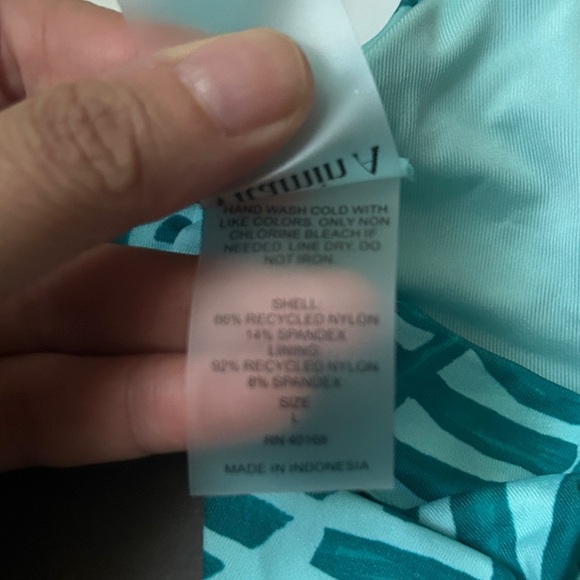 Vitamin A Women's Bikini Swim Top Size Large - Picture 4 of 7